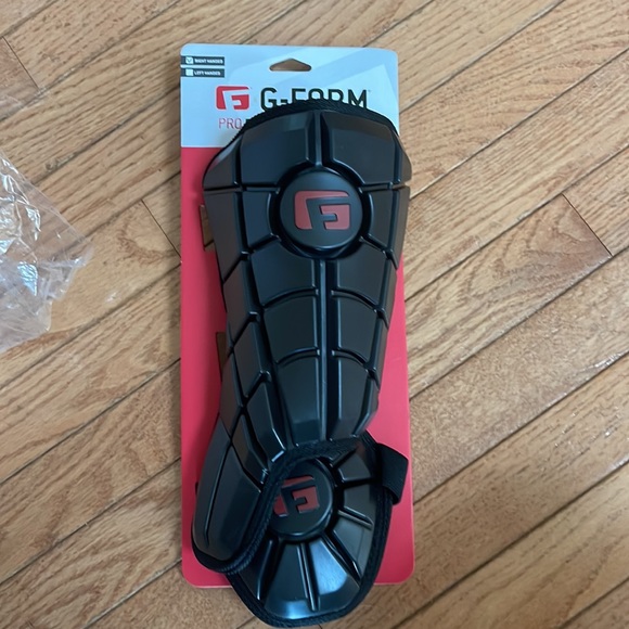 G FORM PRO Batters Leg Guard - Picture 5 of 6